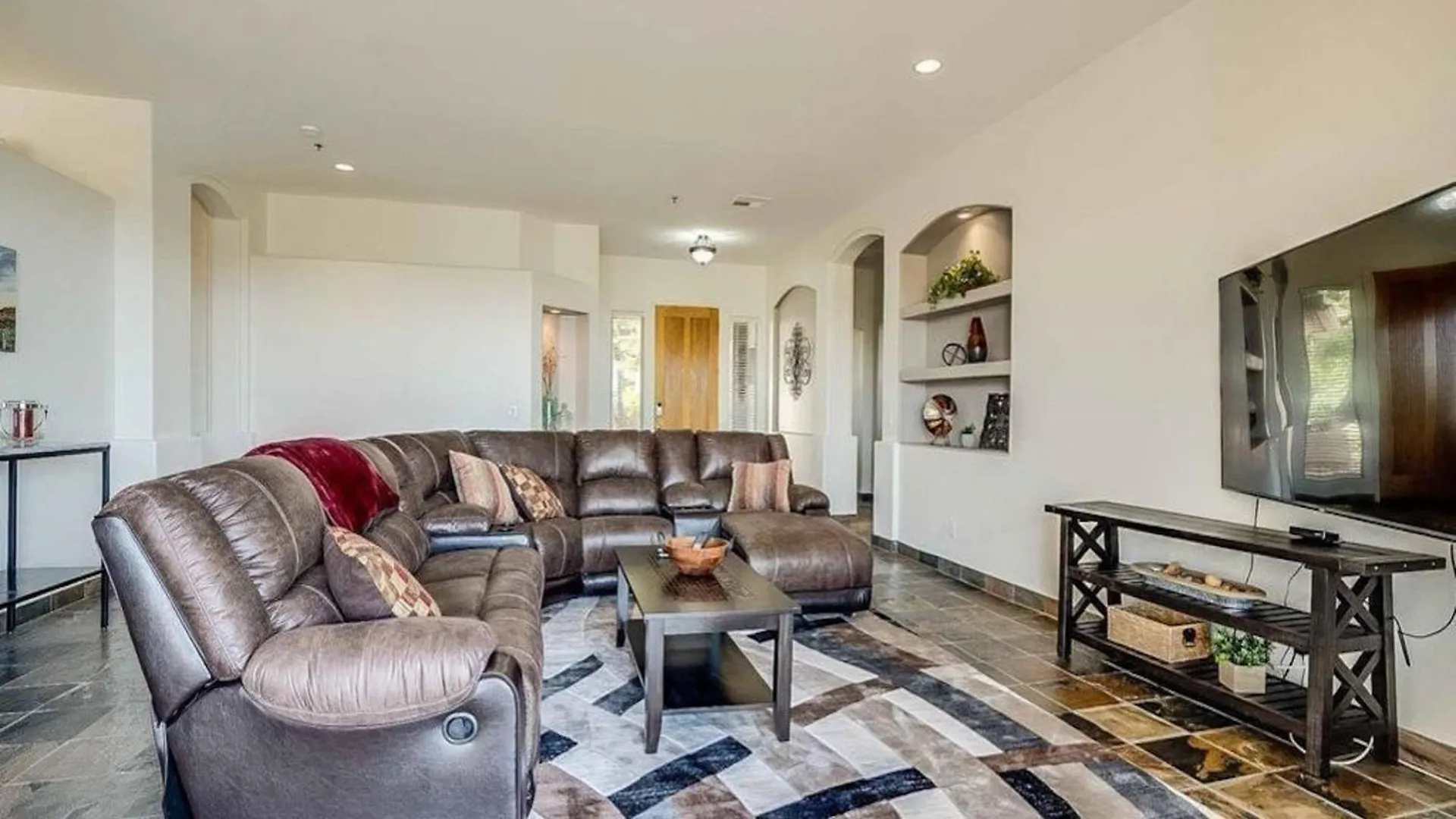 Luxury Home With Views In Mcdowell Mountain Ranch سكوتسدايل